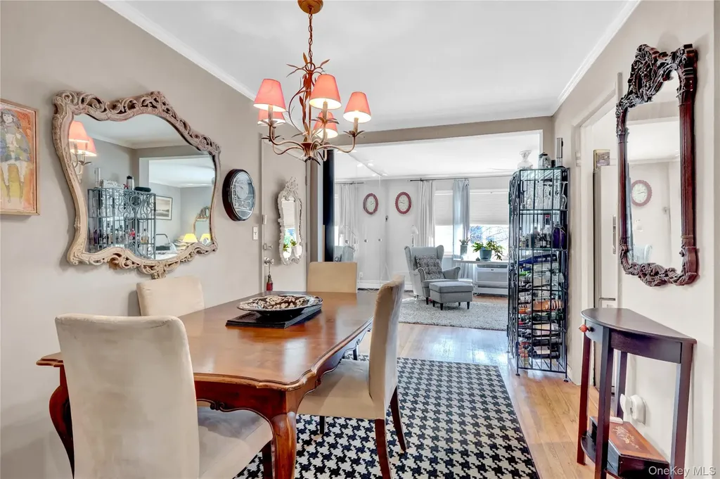 84 Cardinal Lane Islip NY 11751