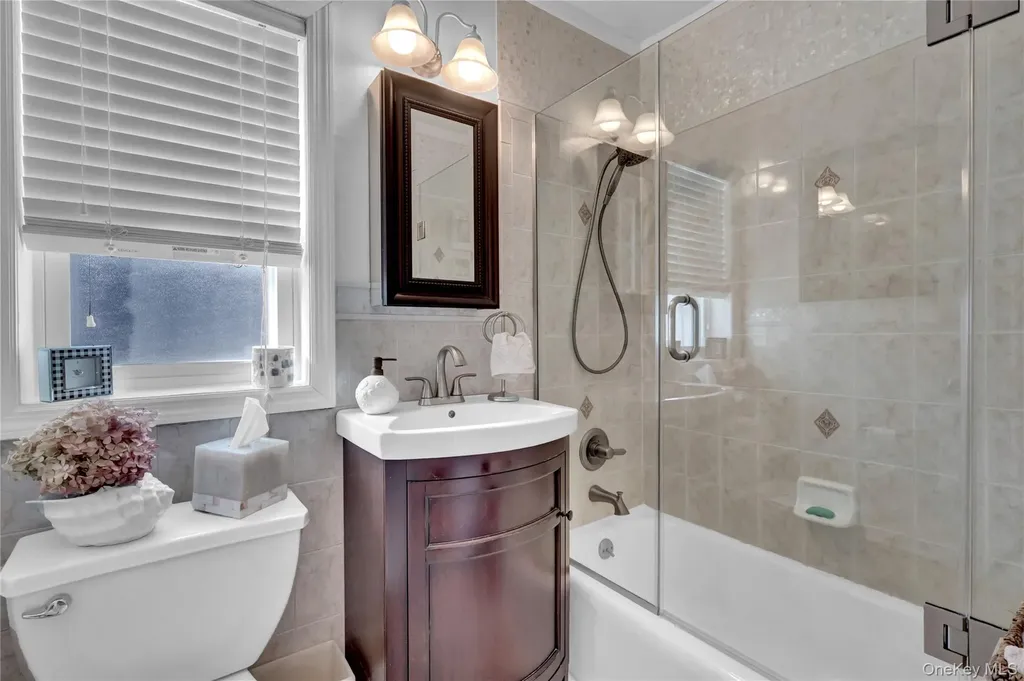 84 Cardinal Lane Islip NY 11751