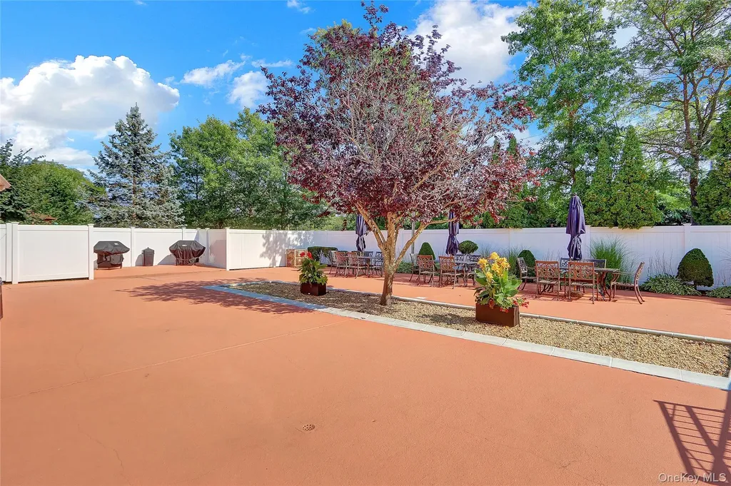 84 Cardinal Lane Islip NY 11751