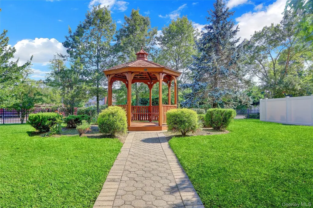84 Cardinal Lane Islip NY 11751