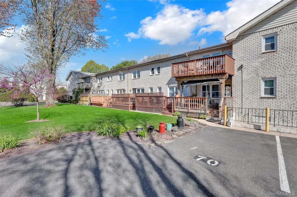 84 Cardinal Lane Islip NY 11751