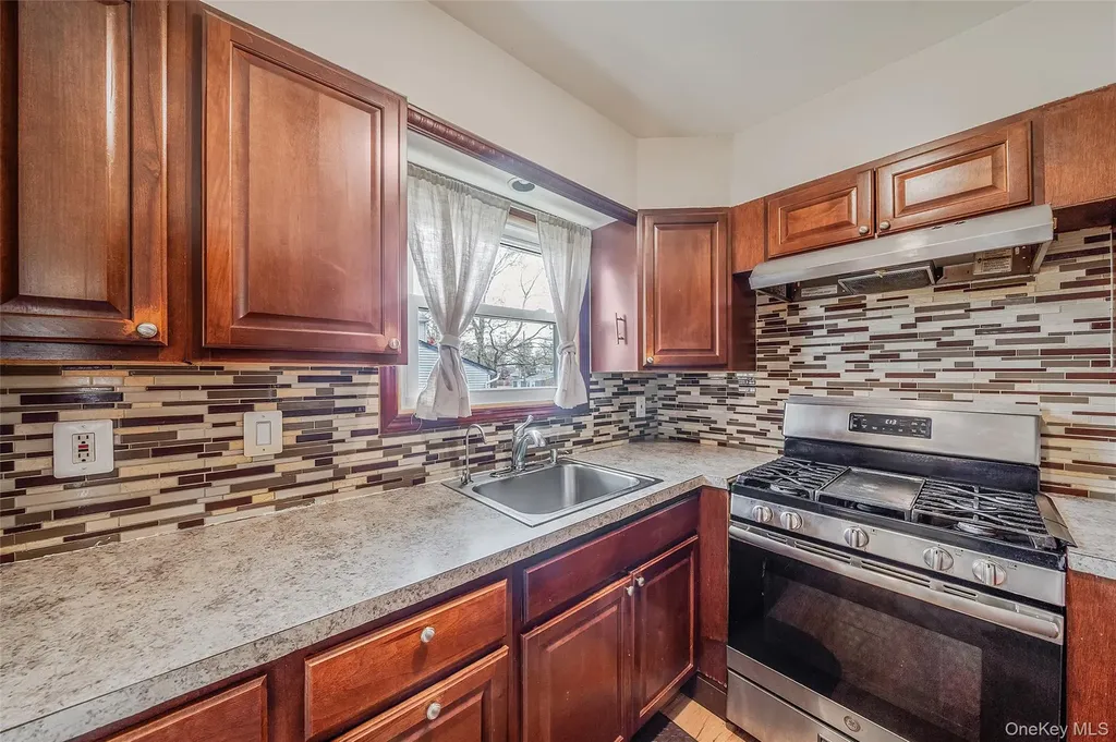 206 Prospect Place Bay Shore NY 11706