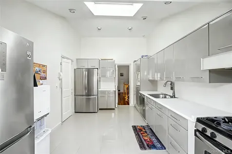 105 Serpentine Lane Albertson NY 11507