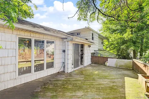 105 Serpentine Lane Albertson NY 11507