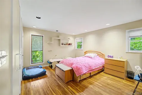 105 Serpentine Lane Albertson NY 11507