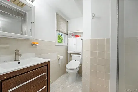105 Serpentine Lane Albertson NY 11507