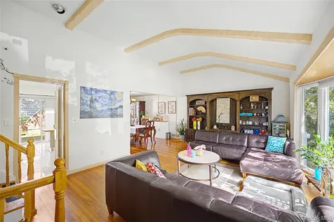 105 Serpentine Lane Albertson NY 11507