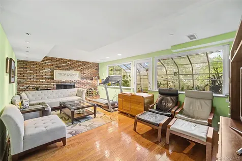 105 Serpentine Lane Albertson NY 11507