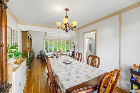 105 Serpentine Lane Albertson NY 11507