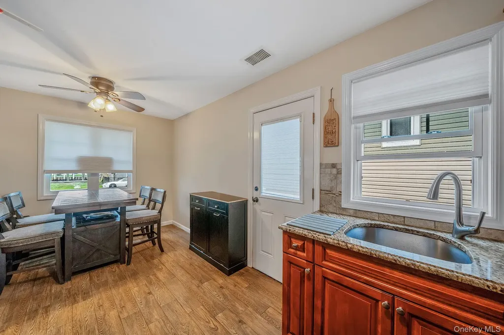 253 E Riviera Drive Lindenhurst NY 11757