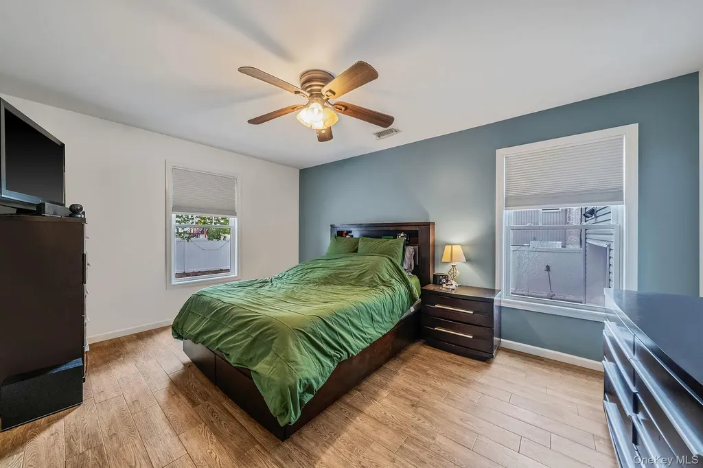 253 E Riviera Drive Lindenhurst NY 11757