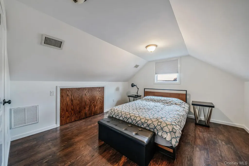253 E Riviera Drive Lindenhurst NY 11757