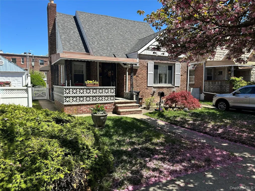4735 196th Place Flushing NY 11358