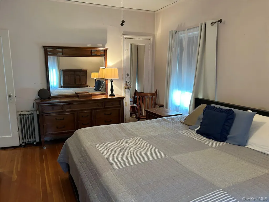 4735 196th Place Flushing NY 11358