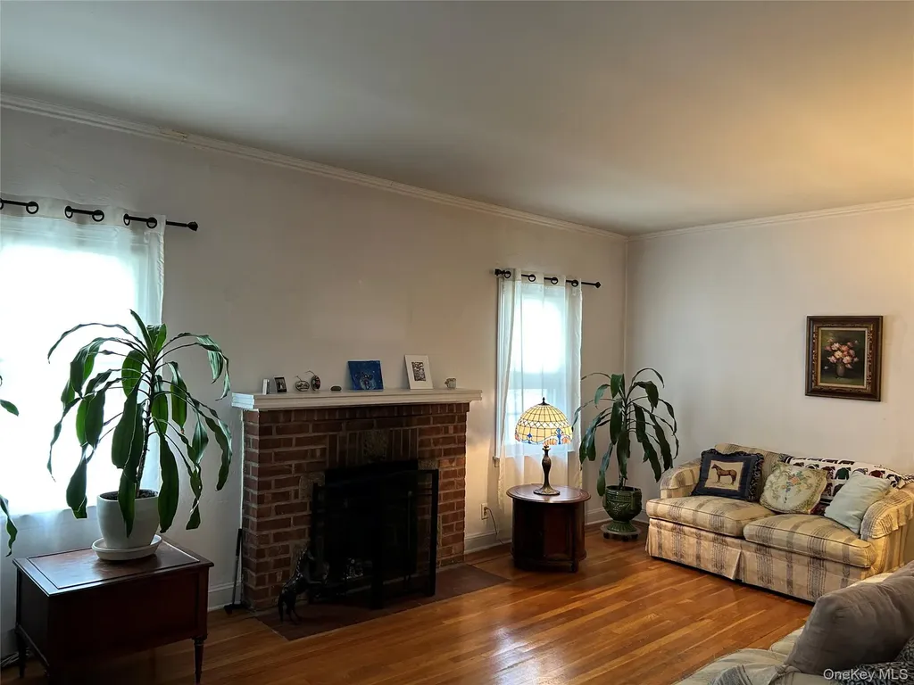 4735 196th Place Flushing NY 11358
