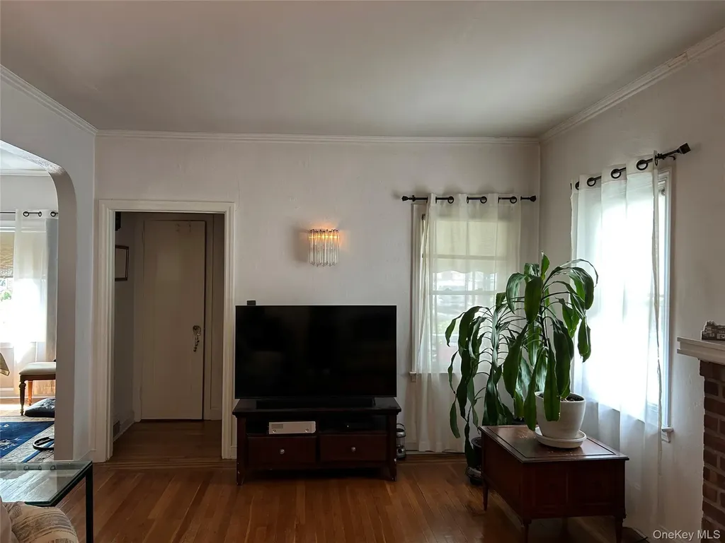 4735 196th Place Flushing NY 11358