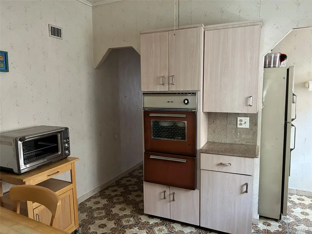 4735 196th Place Flushing NY 11358