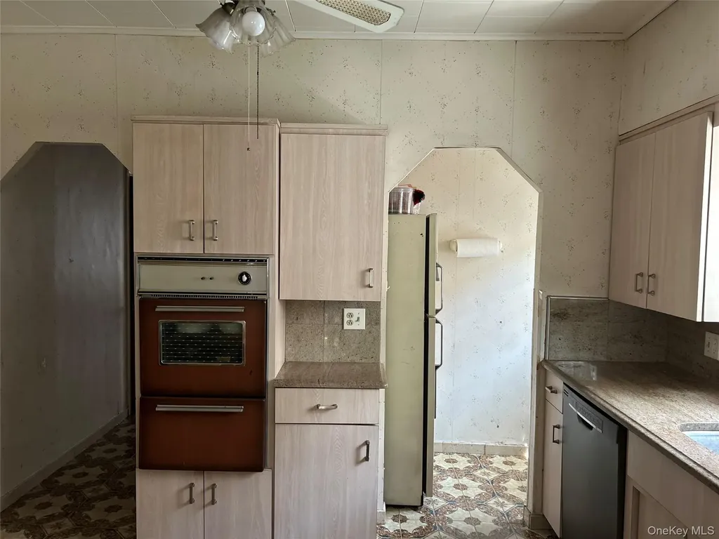 4735 196th Place Flushing NY 11358