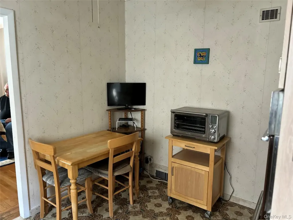 4735 196th Place Flushing NY 11358