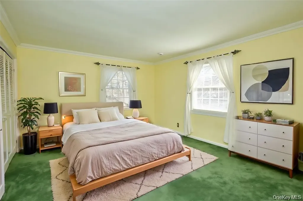 695 Hunt Lane Manhasset NY 11030