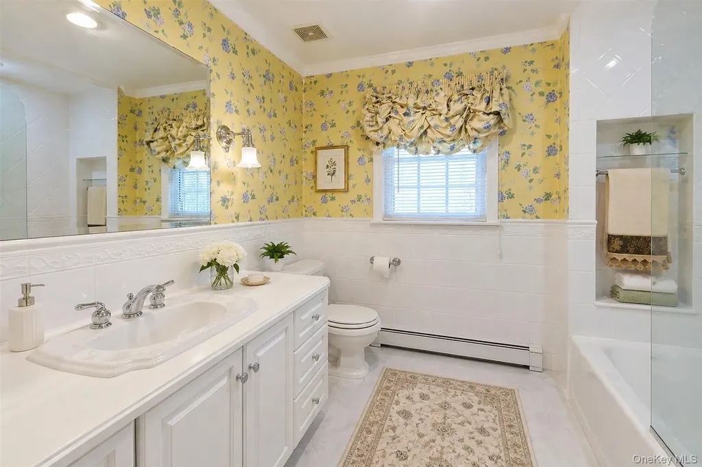 695 Hunt Lane Manhasset NY 11030