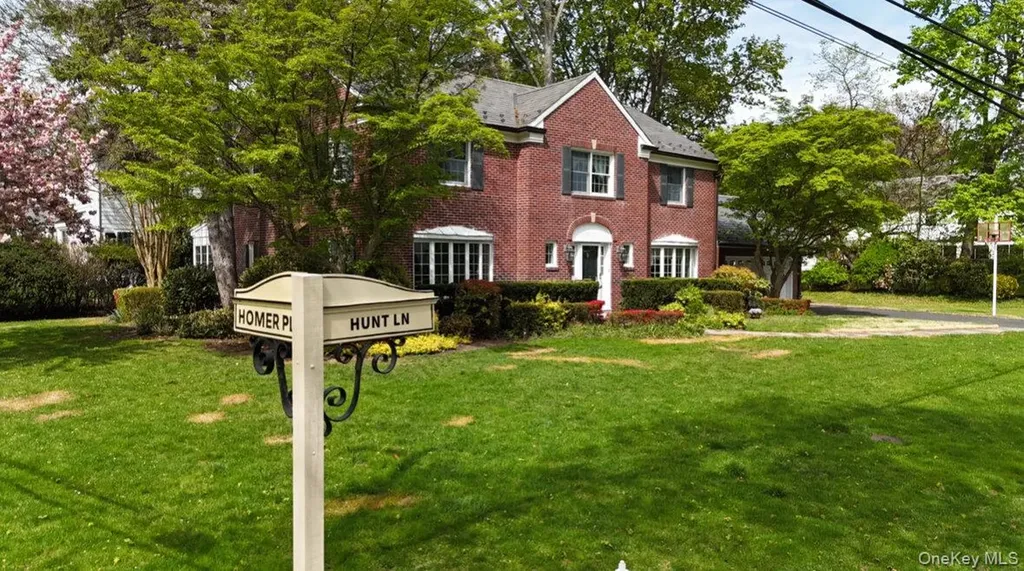 695 Hunt Lane Manhasset NY 11030