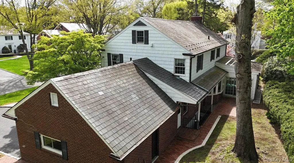 695 Hunt Lane Manhasset NY 11030