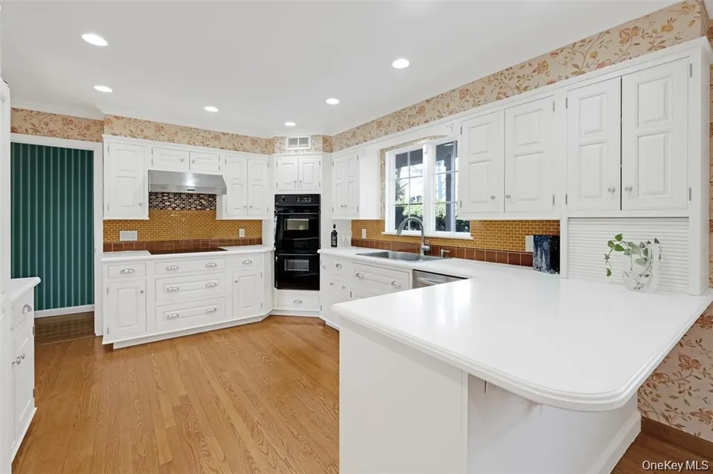 695 Hunt Lane Manhasset NY 11030