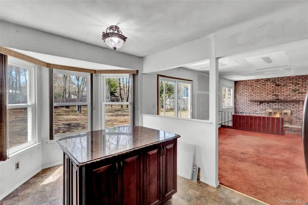 58 Glenmere Way Holbrook NY 11741