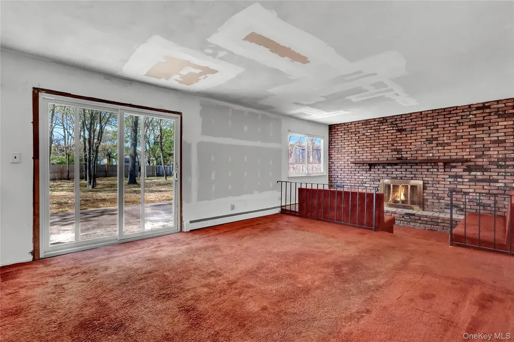 58 Glenmere Way Holbrook NY 11741