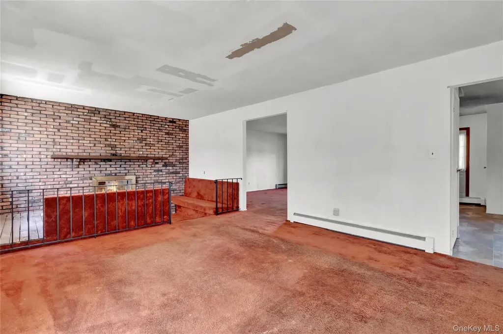 58 Glenmere Way Holbrook NY 11741