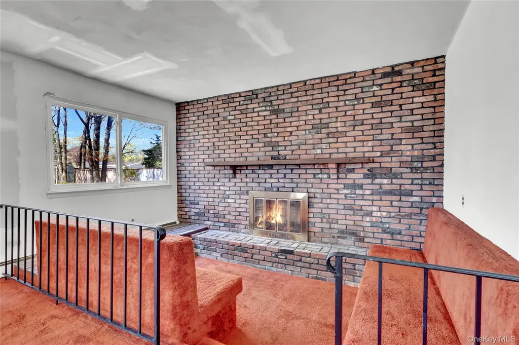 58 Glenmere Way Holbrook NY 11741