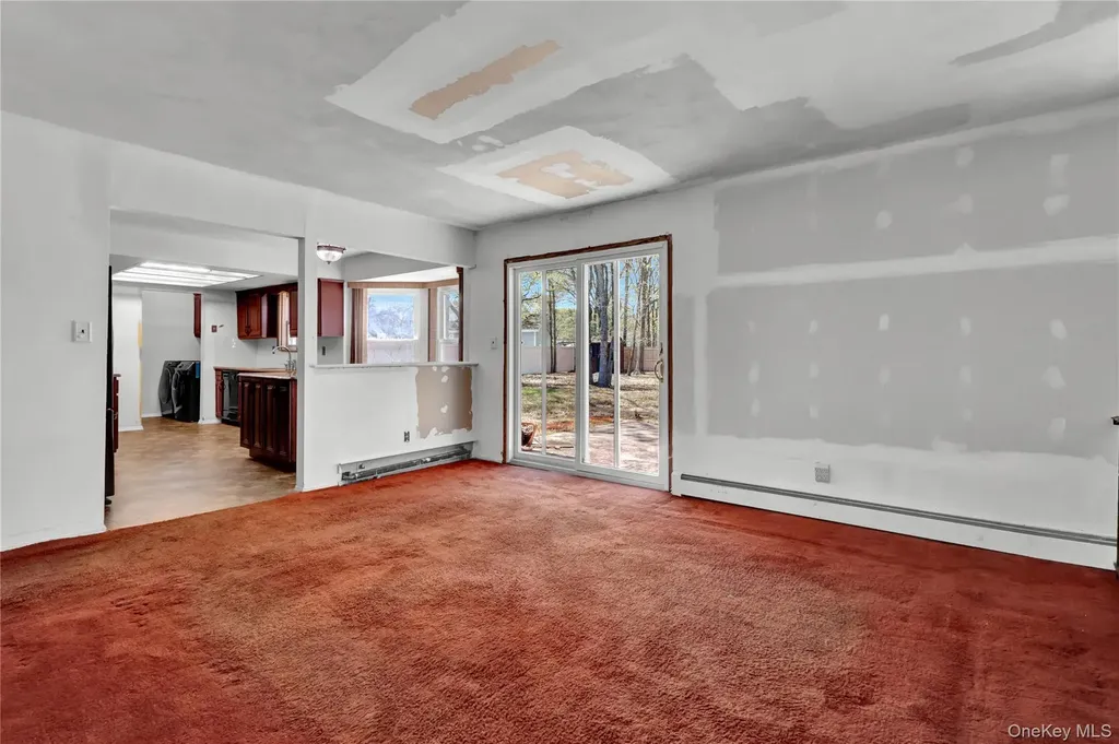 58 Glenmere Way Holbrook NY 11741
