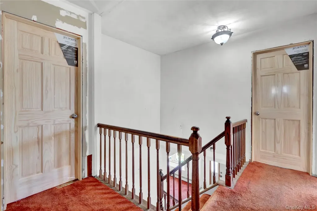 58 Glenmere Way Holbrook NY 11741