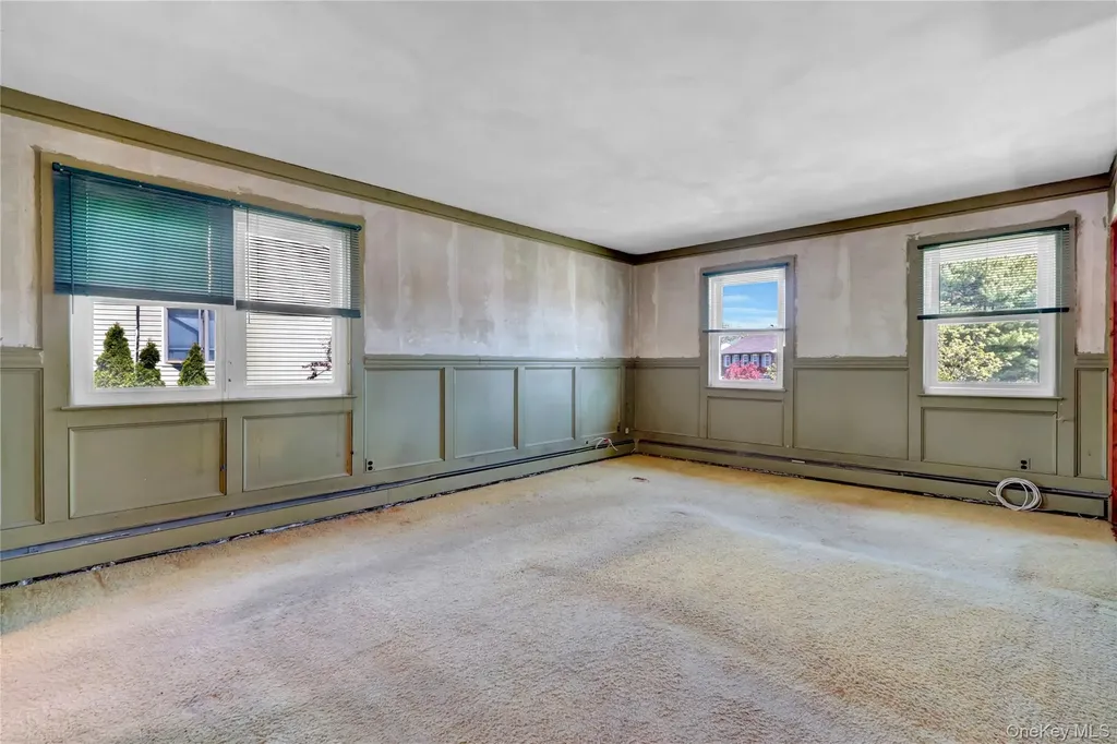 58 Glenmere Way Holbrook NY 11741