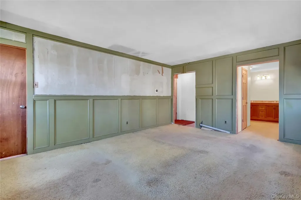 58 Glenmere Way Holbrook NY 11741