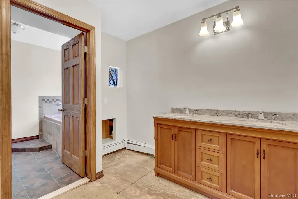 58 Glenmere Way Holbrook NY 11741