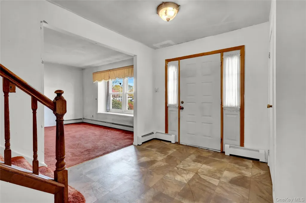 58 Glenmere Way Holbrook NY 11741