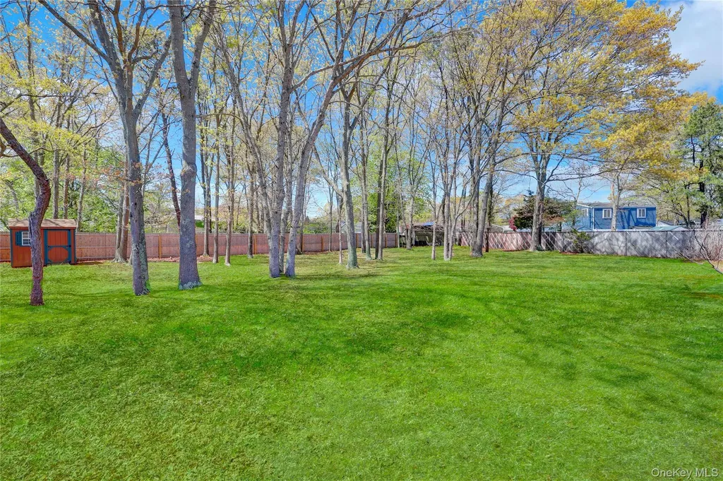 58 Glenmere Way Holbrook NY 11741