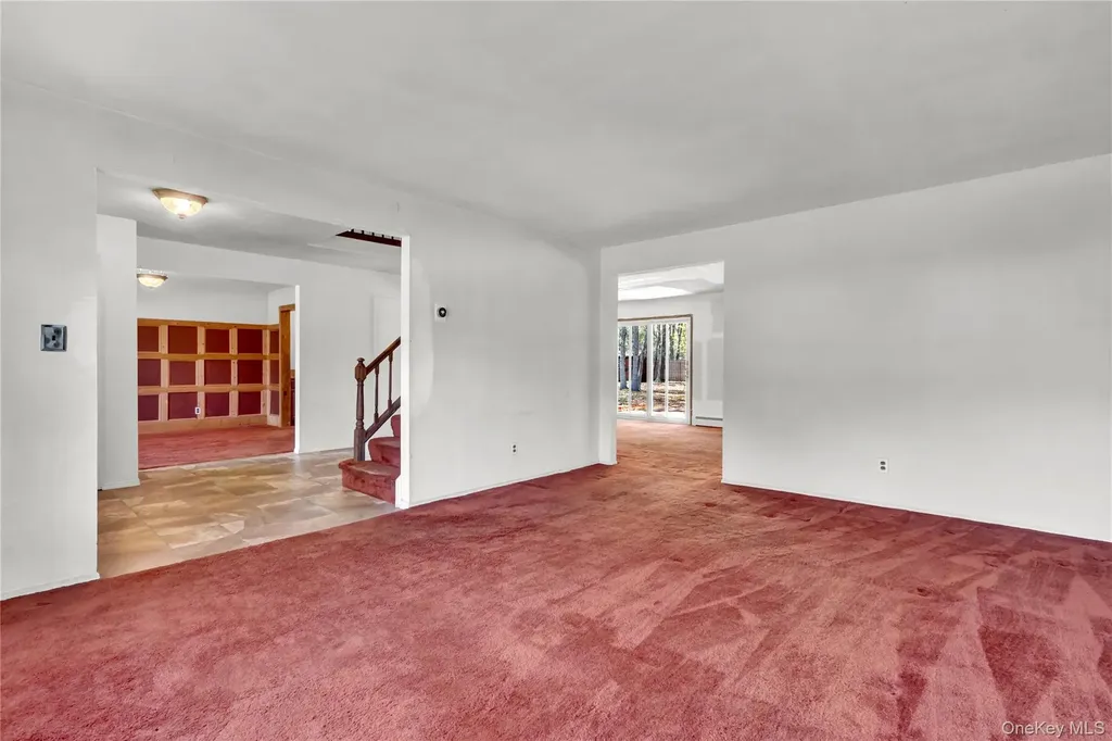 58 Glenmere Way Holbrook NY 11741