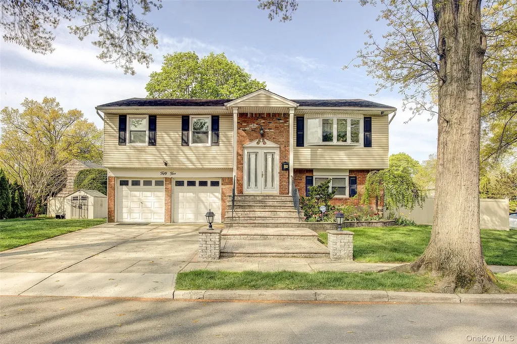 55 Duncan Drive W Westbury NY 11590