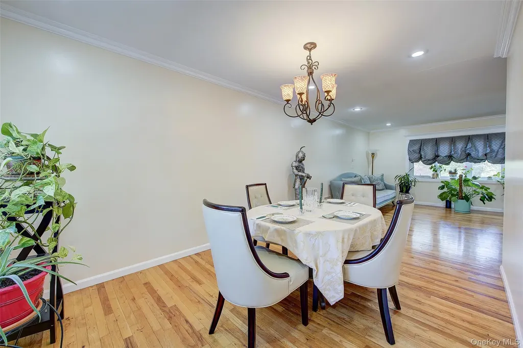 55 Duncan Drive W Westbury NY 11590