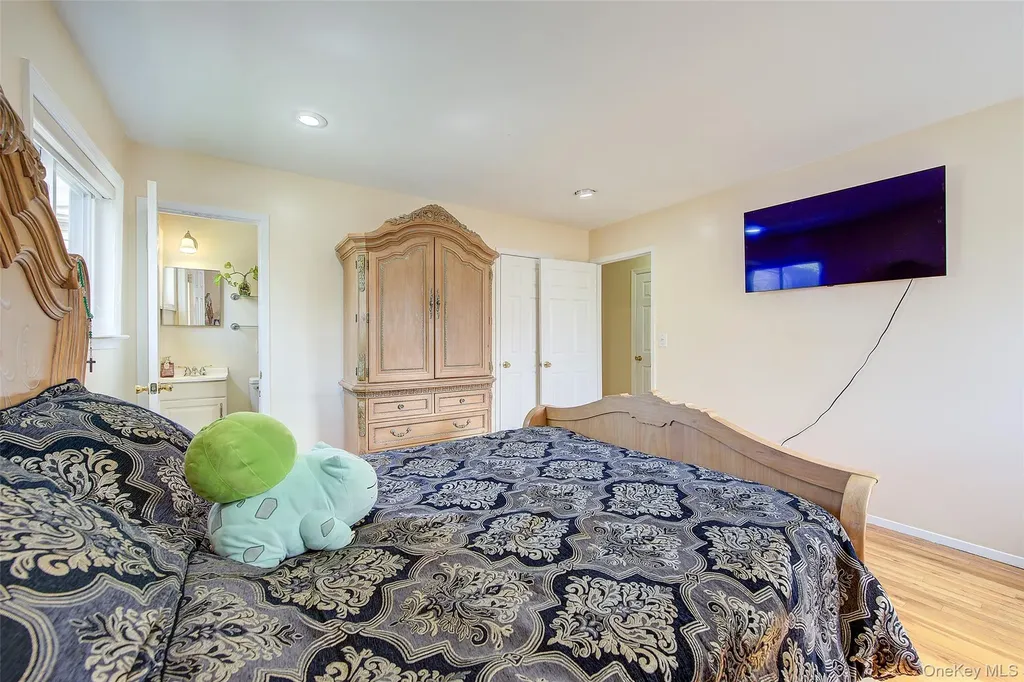 55 Duncan Drive W Westbury NY 11590