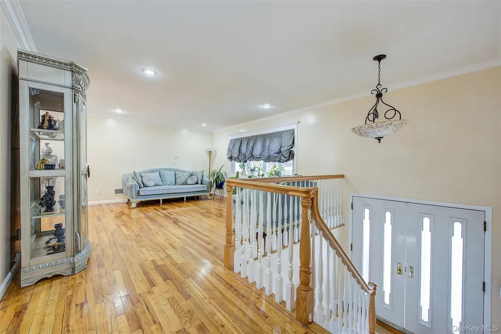 55 Duncan Drive W Westbury NY 11590