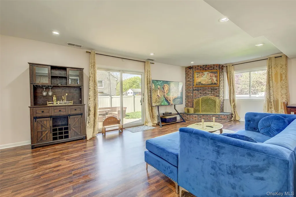 55 Duncan Drive W Westbury NY 11590