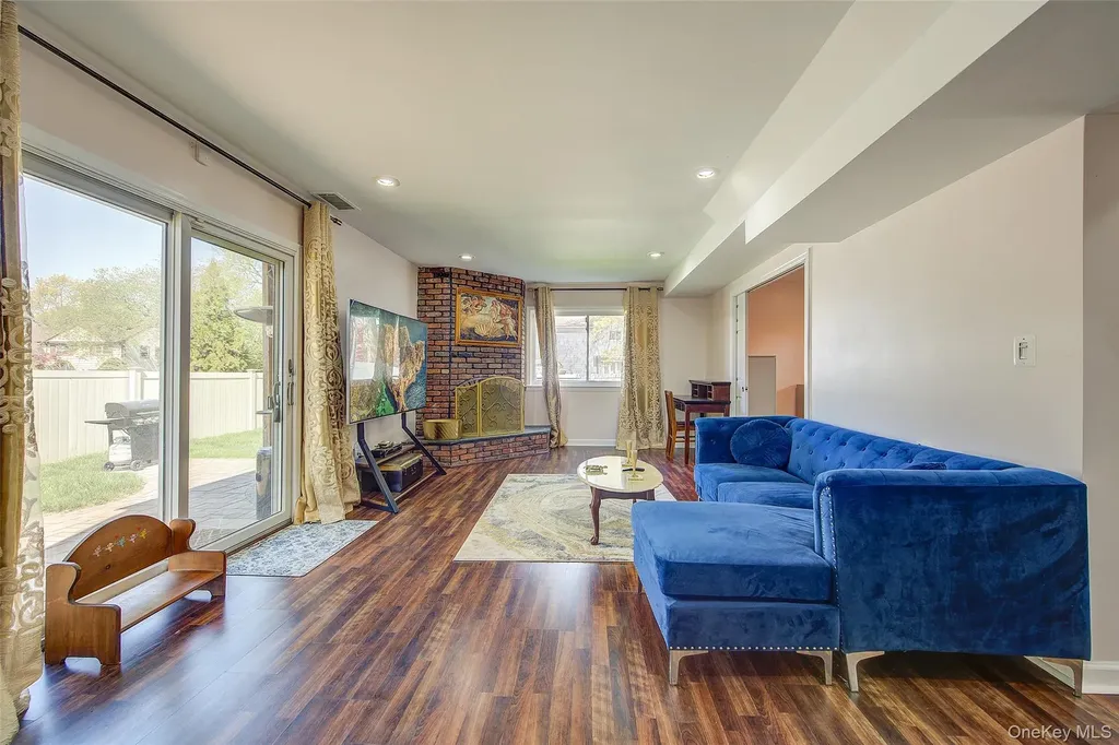 55 Duncan Drive W Westbury NY 11590