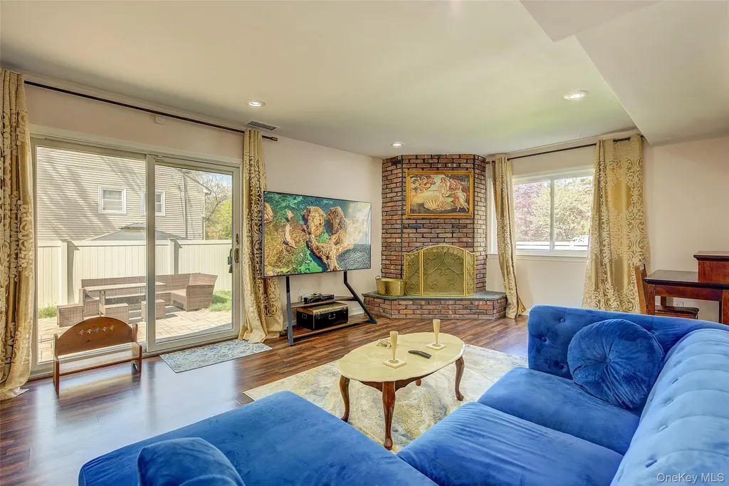 55 Duncan Drive W Westbury NY 11590