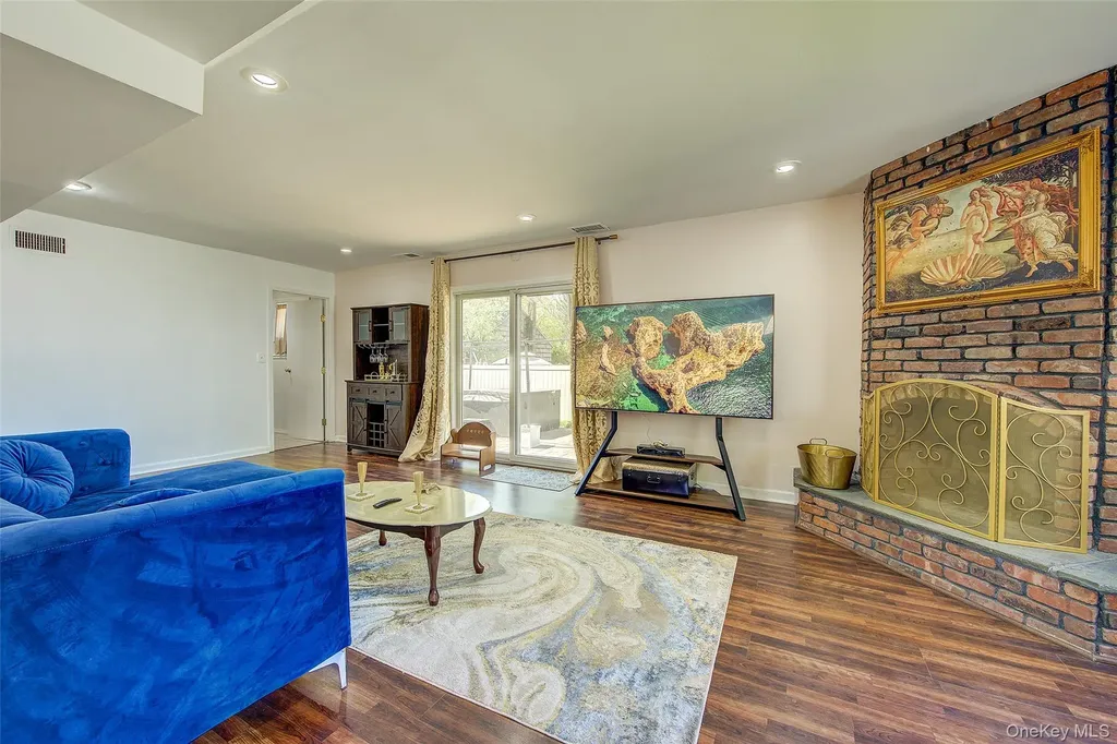 55 Duncan Drive W Westbury NY 11590