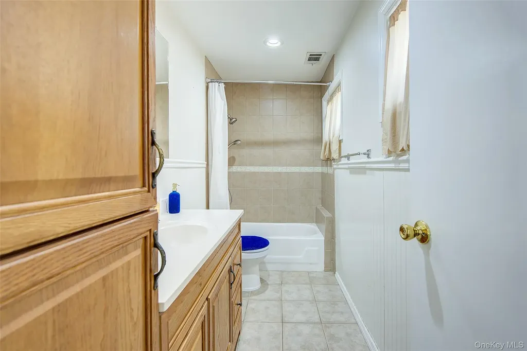55 Duncan Drive W Westbury NY 11590