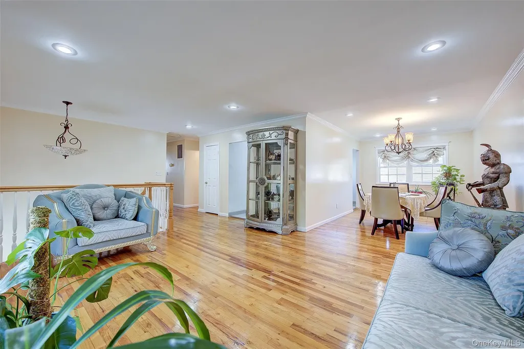 55 Duncan Drive W Westbury NY 11590